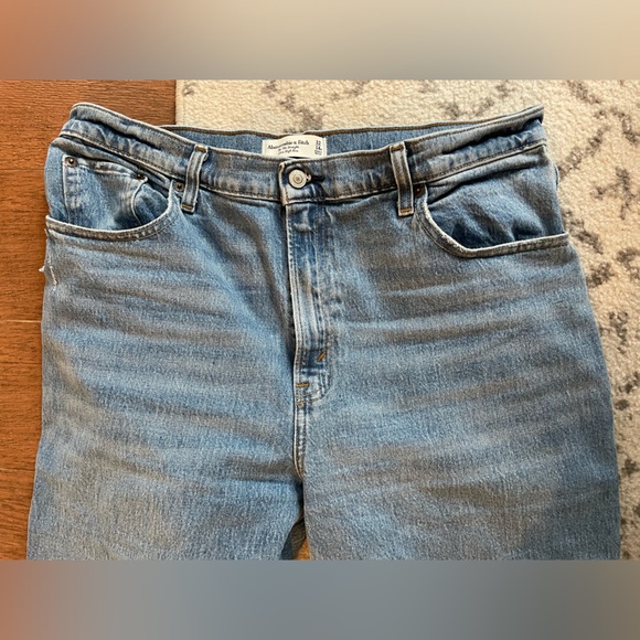 Abercrombie High Rise 90s Denim - Picture 2 of 8
